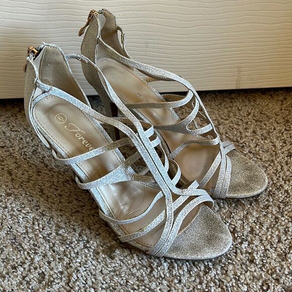 🔹4/$25 — Sparkly Silver Heels - Picture 1 of 10
